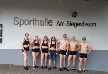 Jugendteam-Merch Anprobe