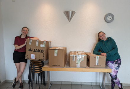 Jugendteam-Merch Anprobe